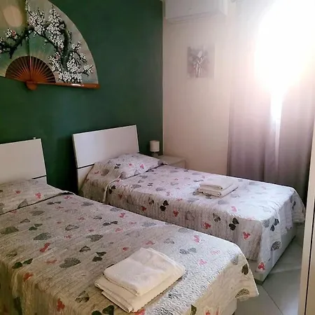 Spacious 3 Bedrooms 2 Bathrooms Apartment, Fully Air-conditioned