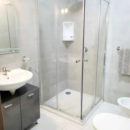 Spacious 3 Bedrooms 2 Bathrooms Apartment, Fully Air-conditioned * סיינט פול ביי