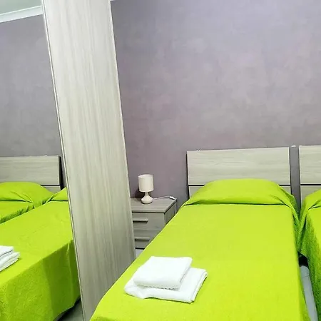 Spacious 3 Bedrooms 2 Bathrooms Apartment, Fully Air-conditioned דירה