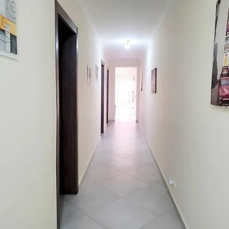 Spacious 3 Bedrooms 2 Bathrooms Apartment, Fully Air-conditioned סיינט פול ביי