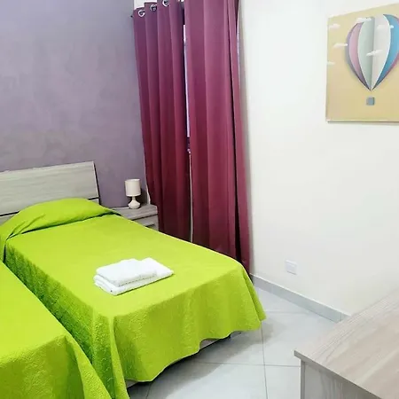 Spacious 3 Bedrooms 2 Bathrooms Apartment, Fully Air-conditioned Apartment *