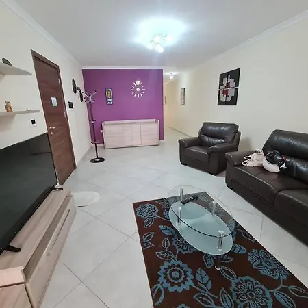 Spacious 3 Bedrooms 2 Bathrooms Apartment, Fully Air-conditioned * San Pawl il-Baħar